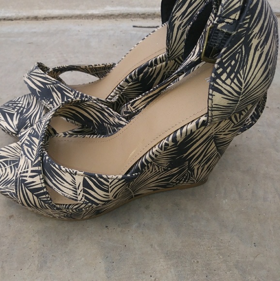 H&M Platform Wedges - Picture 2 of 4